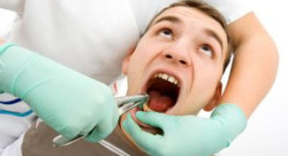 Nhổ răng có nguy hiểm không và có gây ảnh hưởng gì đến sức khỏe?